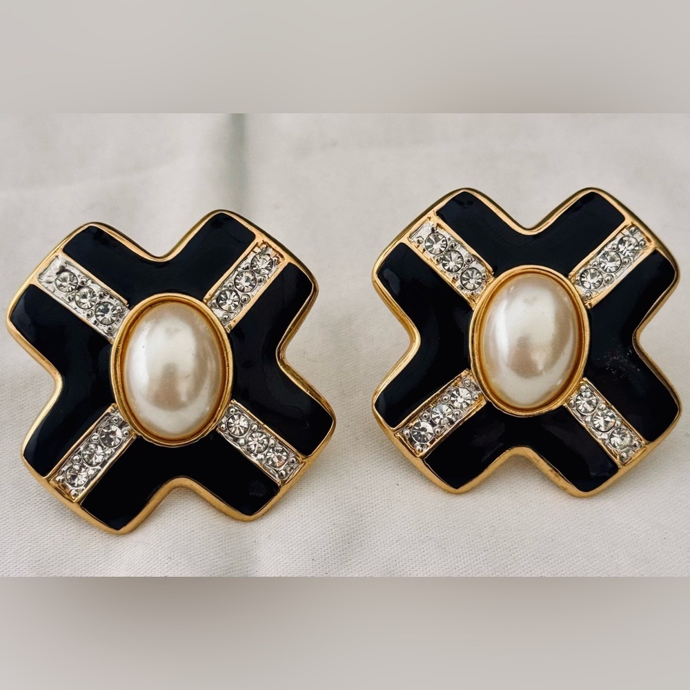 ESSEX Vintage Clip-on Earrings
